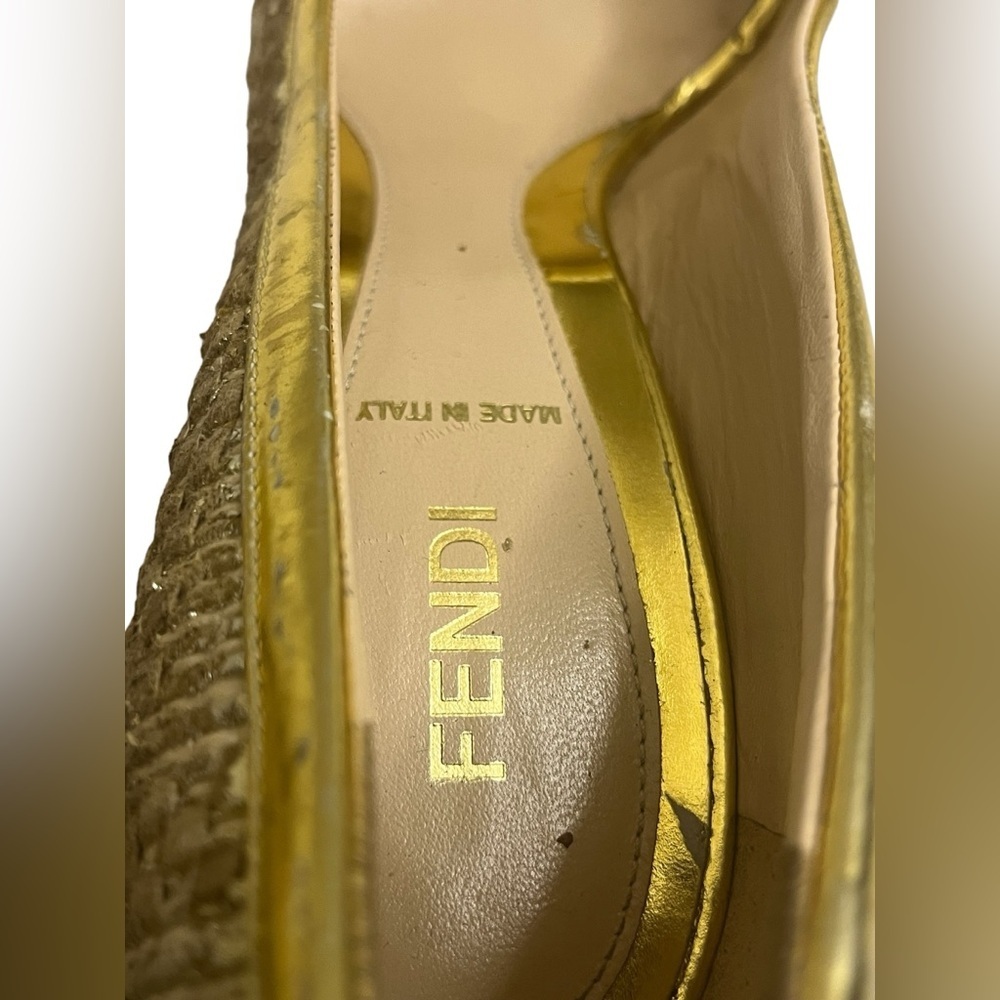 Fendi
Metallic Gold Tone Peep-Toe Pumps Women's Size 9 - Picture 7 of 11